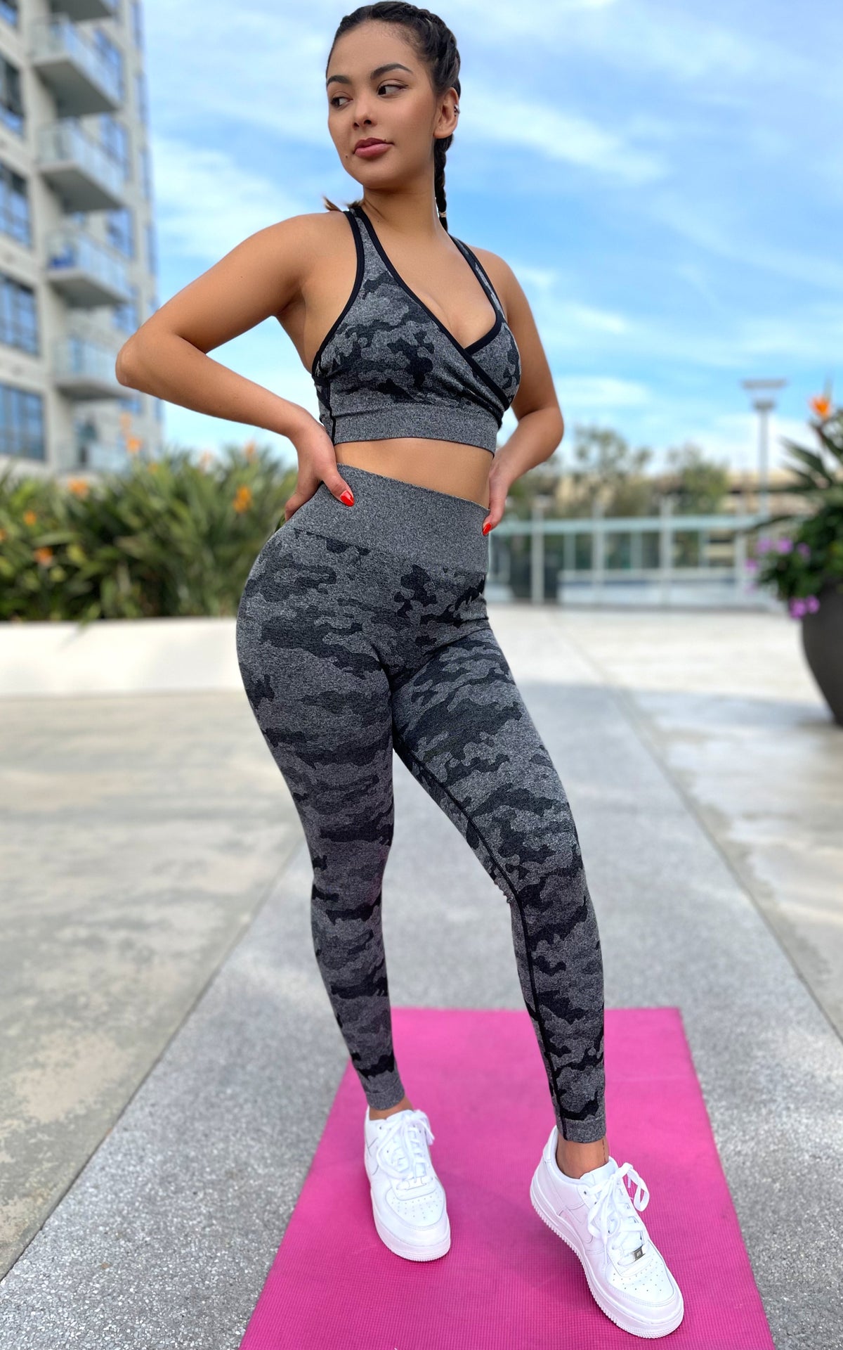 Wonderflex: Seamless Workout Outfit in Black Camouflage