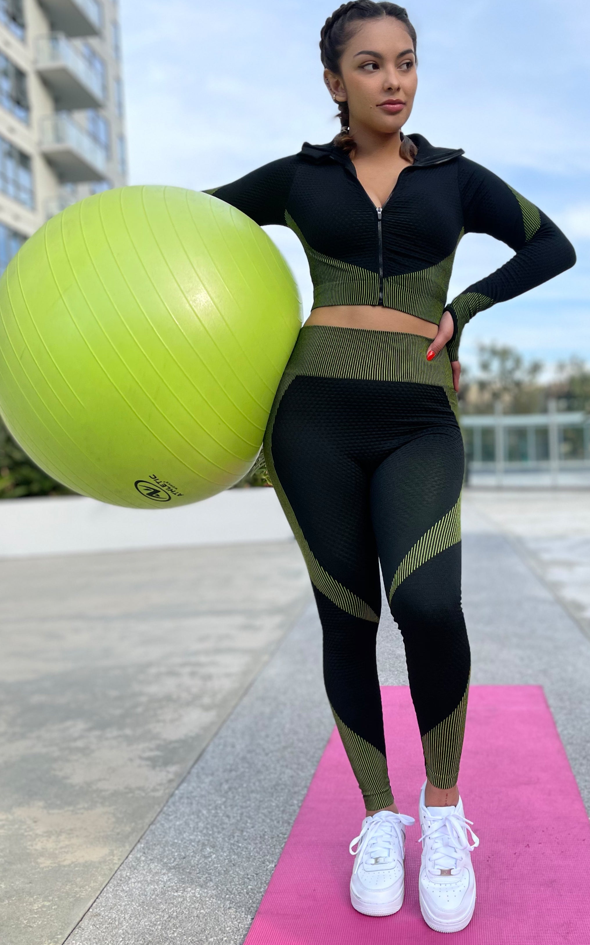 Drop It Like a Squat: Contour Workout Set in Black